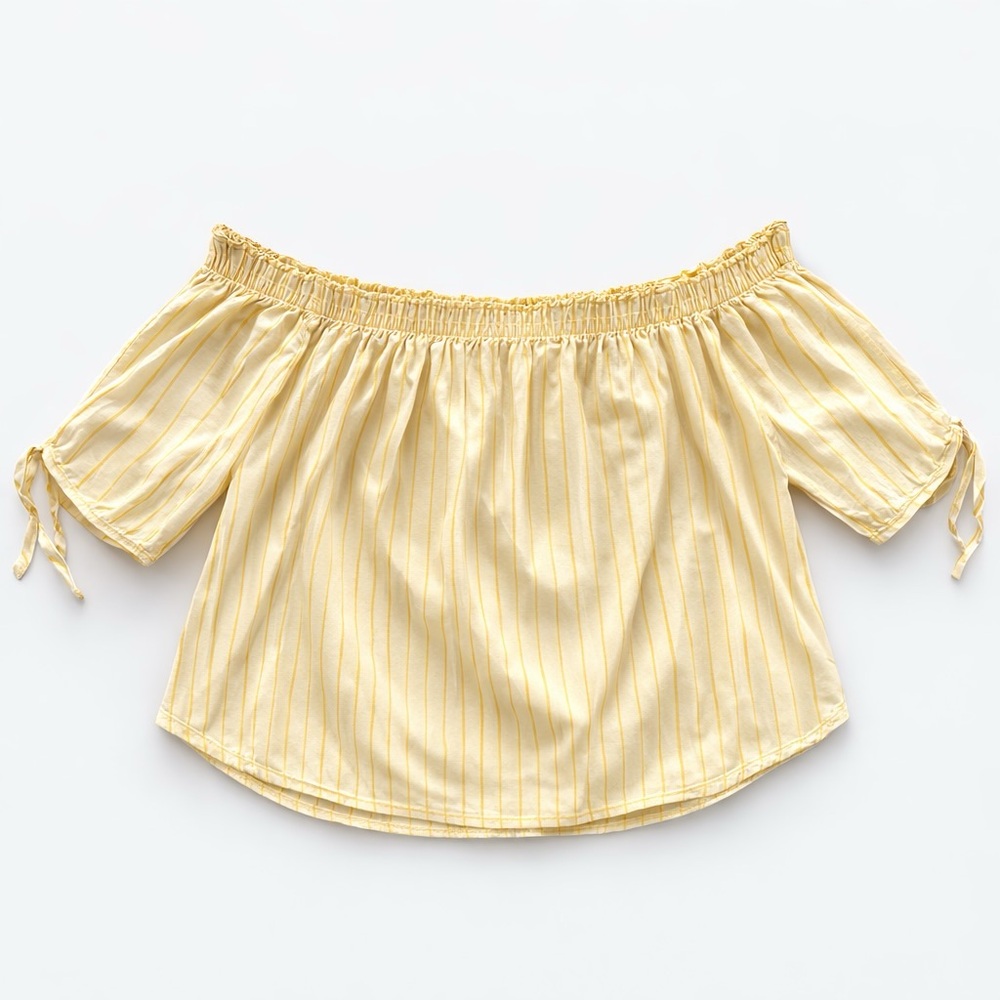 Chic Off-Shoulder Blouse in Soft Yellow